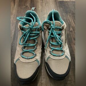 Columbia Womens Hiking Shoe size 8.5 techlite waterproof YL5379-212 Beige /Teal